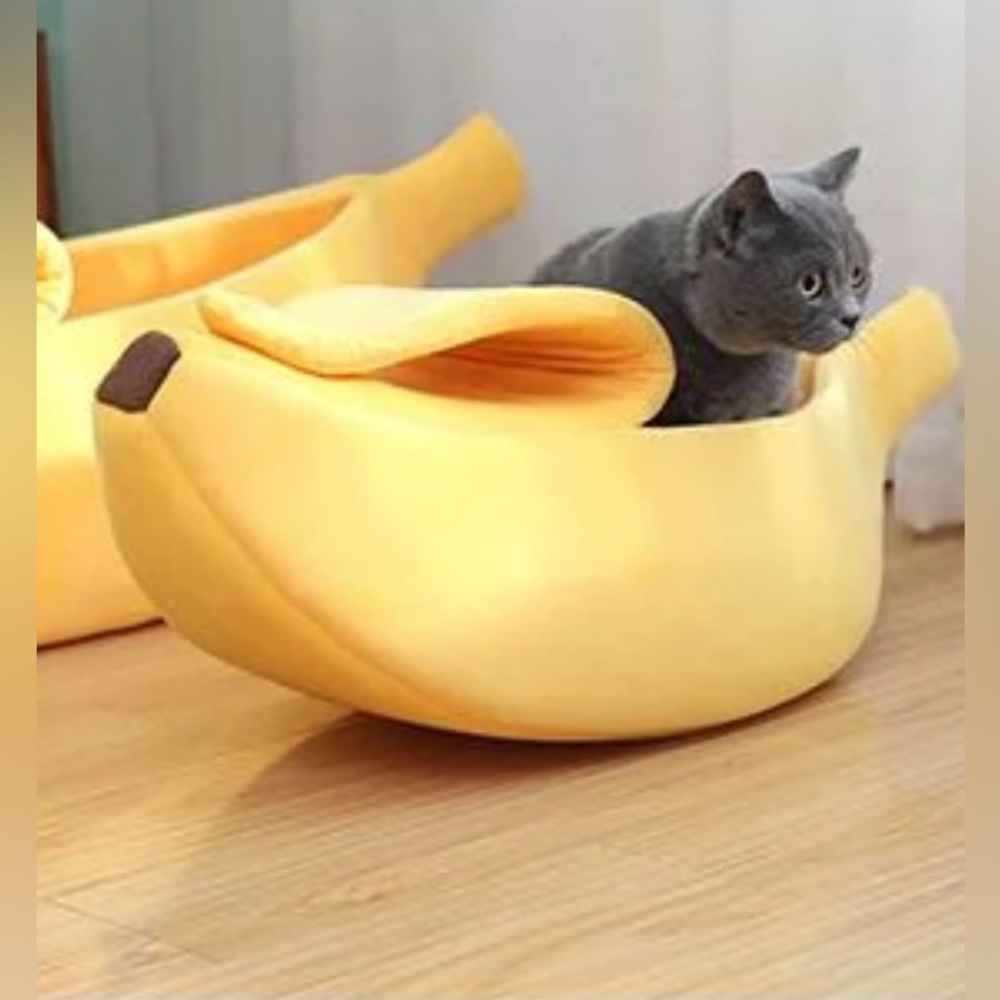 Small Cat or Dog Fluffy Soft Warm Banana Shape bed